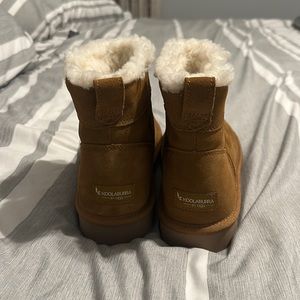 Size 9 women’s Koolaburra by Ugg ankle boot